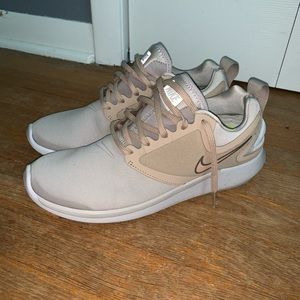 Women’s Nike LunarSolo tennis shoes